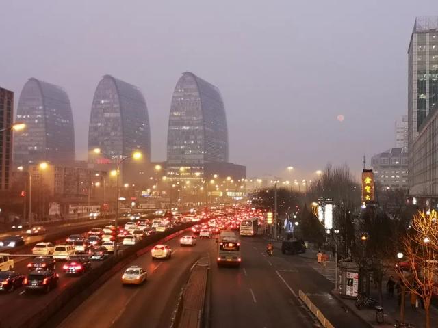 指标申请总数首次出现负增长！北京新能源汽车市场该咋办？| 中国汽车报