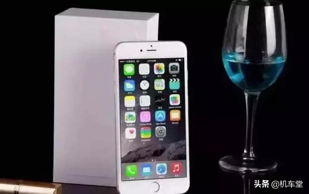 寿命最长iPhone：至今不卡顿，全球销量超2.7亿台，库克很头疼