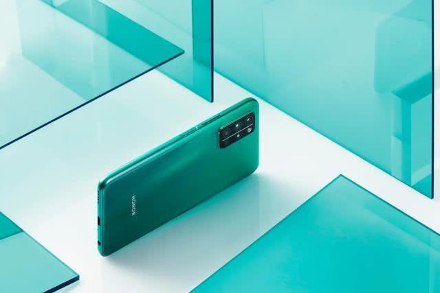 雷军要头疼了？麒麟820+40W快充：2399元，荣耀30S性价比太高