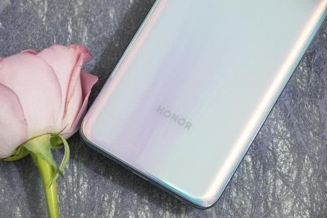 荣耀30S快速上手报告：除了麒麟820处理器，它还有什么杀手锏？