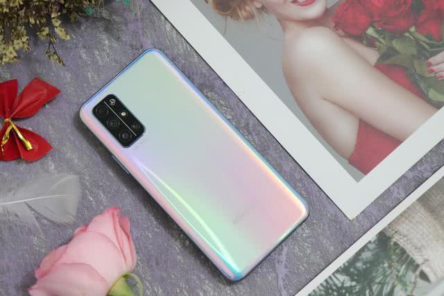 荣耀30S快速上手报告：除了麒麟820处理器，它还有什么杀手锏？