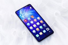 卢伟冰坐不住了！官宣红米K30直降200，网友：正面硬刚荣耀30S？