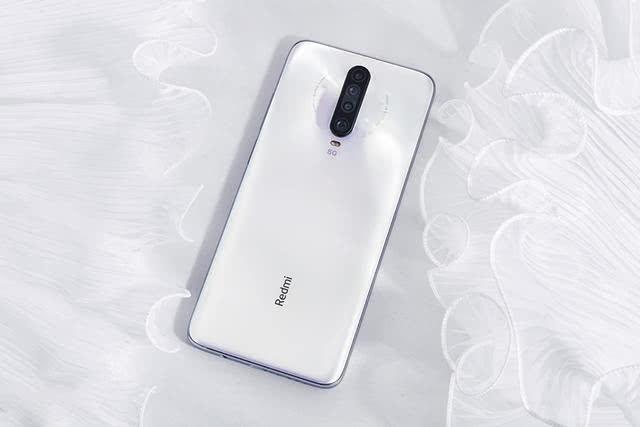 卢伟冰坐不住了！官宣红米K30直降200，网友：正面硬刚荣耀30S？