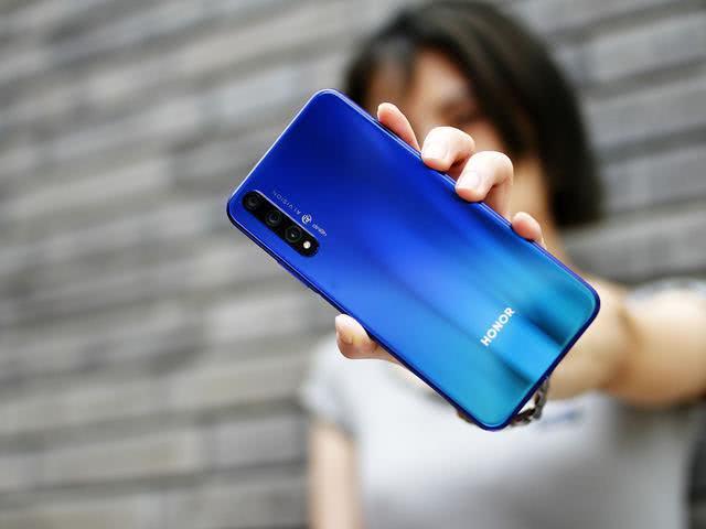 学生党买手机别乱选，懂行的人都考虑这3款，目前性价比最高！