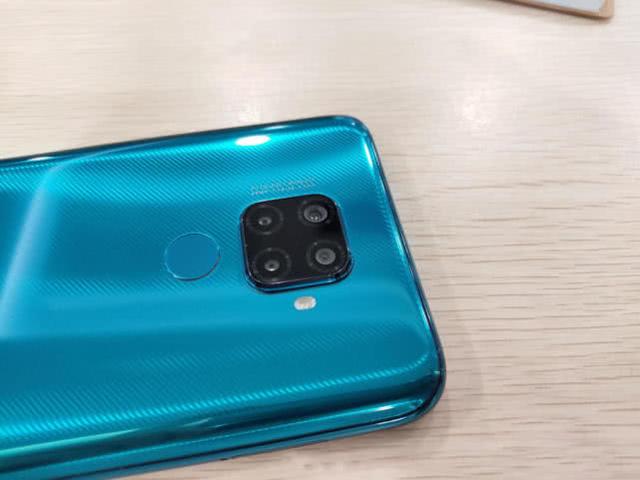 麒麟810再出真香机，8+128G跌至1729，还有大电池和20W！