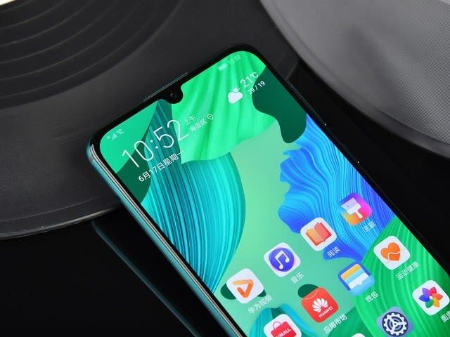 华为手机也别乱买，这3款目前最值得入手，高颜值性价比超过友商