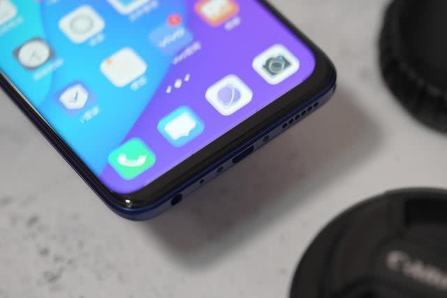 vivo持续发力！五千毫安+AI三摄+反向充电，跌至999值得入手吗？