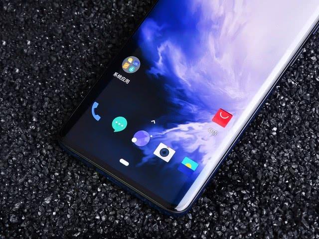 为给新机让路，一加旗舰低调降价，2K+90Hz如今还能战吗？