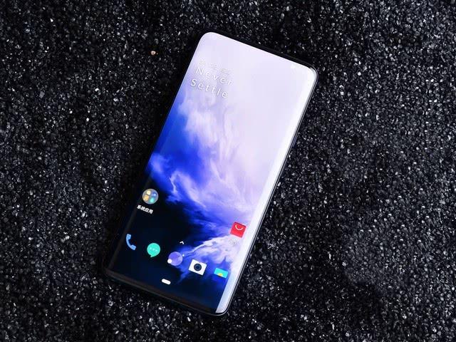 为给新机让路，一加旗舰低调降价，2K+90Hz如今还能战吗？