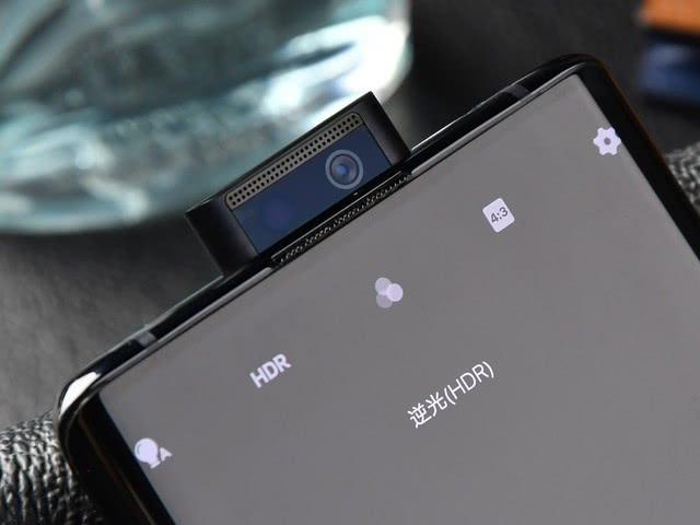 被遗忘的vivo旗舰，99.6%超高屏占比，升降屏真的过时了吗？