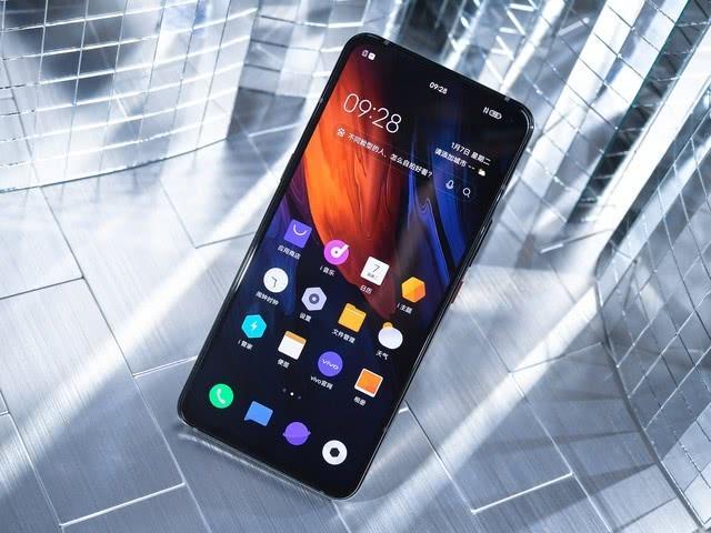 5G旗舰变相降价？55W闪充套装+耳机限时送，iQOO堪称完美大招！