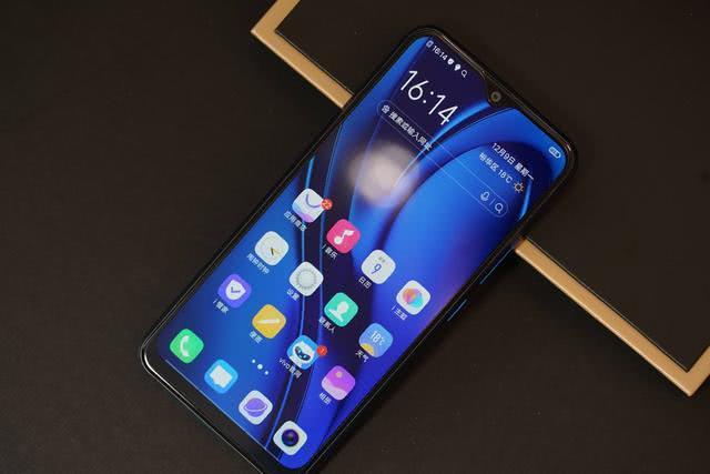 百元机最佳选择？五千毫安+AI三摄，vivo性价比十足！