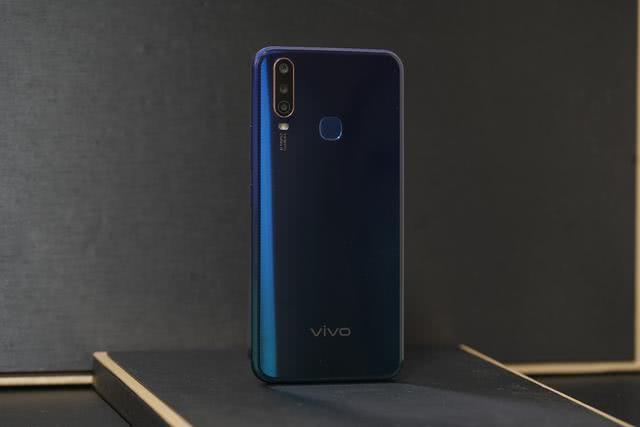 百元机最佳选择？五千毫安+AI三摄，vivo性价比十足！