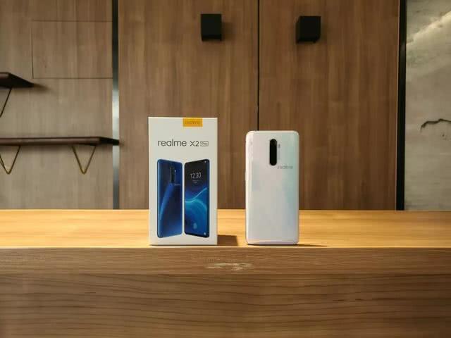 4G手机压力很大！855Plus+90Hz跌至1999，等等党又赢了