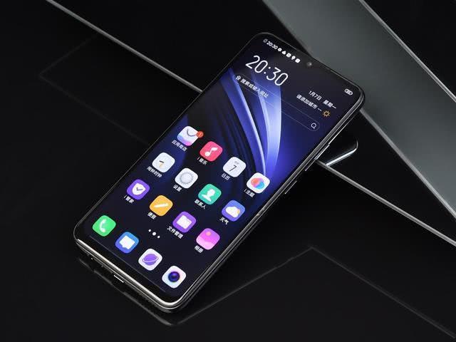 2000元买什么手机好？这3款绝对不会错，855Plus开始清仓！