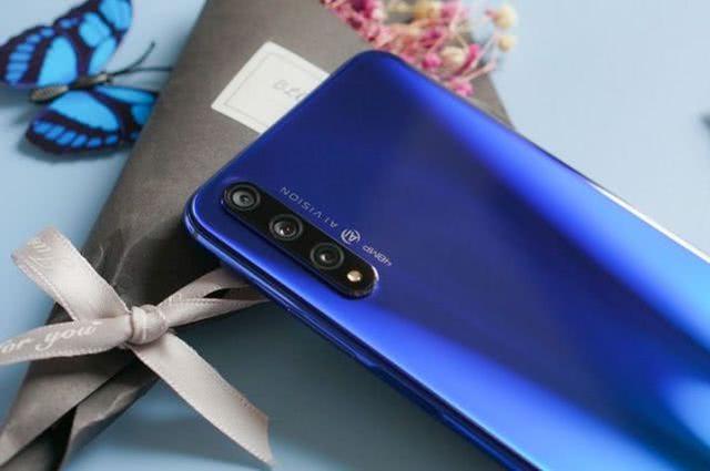 华为千元机再发力！麒麟810+4800万三摄+大内存，小屏党的最爱？