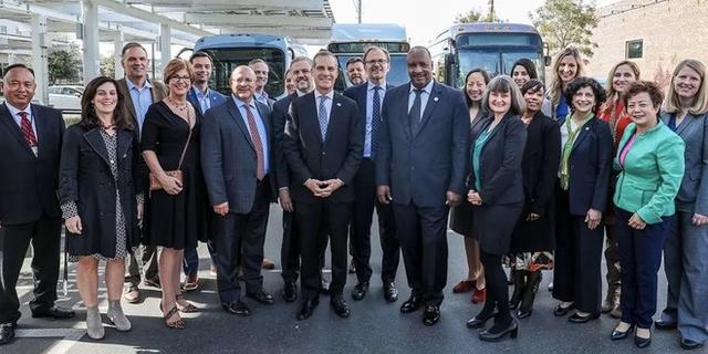 美国也推新基建：1500亿美元投资电动汽车，追赶中国40万亿计划