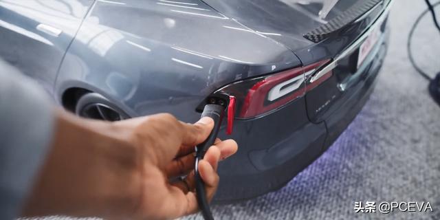 一台可以开上路的电脑："mini Tesla"定制PC上线，14000美元起