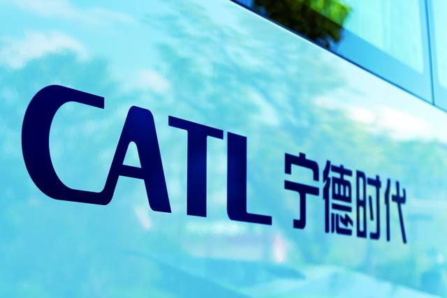 宁德时代成长的烦恼：比亚迪正面出击，松下、LG化学围攻