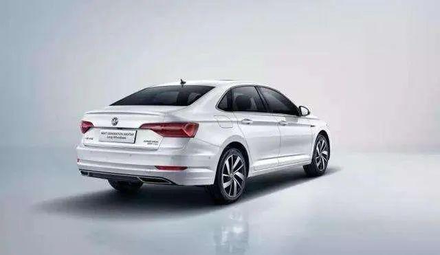 特斯拉降到30万内、卡罗拉出“长轴版”、新宝骏轿车内饰