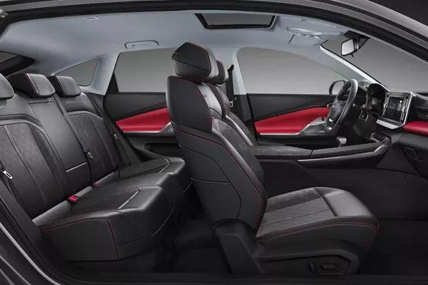 特斯拉降到30万内、卡罗拉出“长轴版”、新宝骏轿车内饰