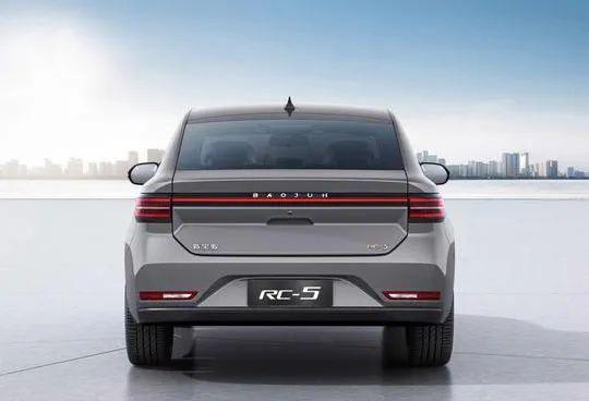 特斯拉降到30万内、卡罗拉出“长轴版”、新宝骏轿车内饰