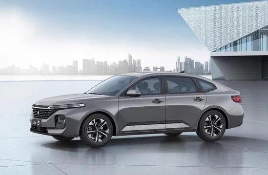 特斯拉降到30万内、卡罗拉出“长轴版”、新宝骏轿车内饰