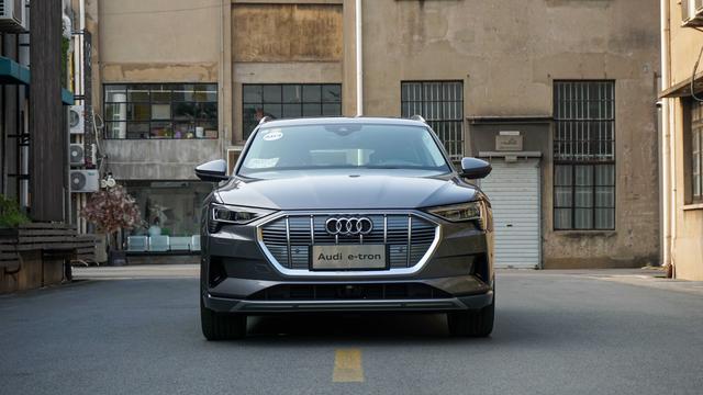 试完奔驰EQC/奥迪e-tron，特斯拉是个弟弟