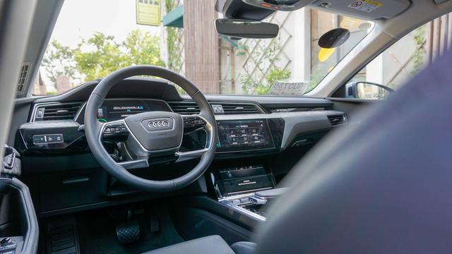 试完奔驰EQC/奥迪e-tron，特斯拉是个弟弟