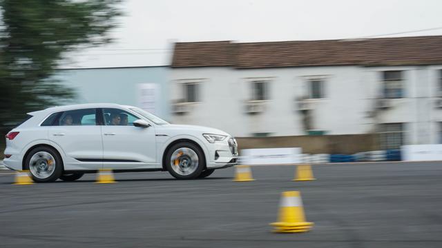 试完奔驰EQC/奥迪e-tron，特斯拉是个弟弟