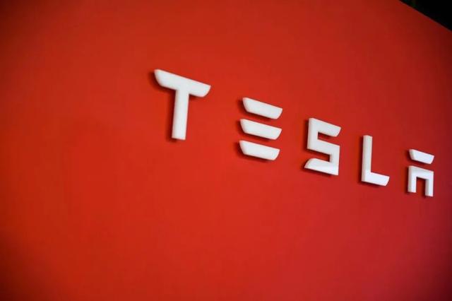 特斯拉解雇千名员工/全员降薪，马斯克却能有6亿奖金进账？