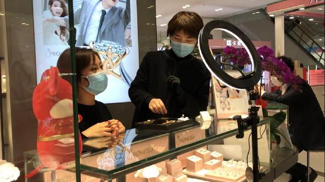 直播带货尝甜头 37家苏宁百货总经理五一亲自上阵