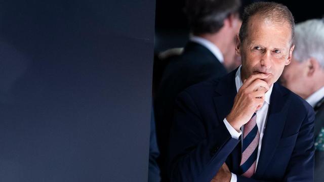 首次承认大众不如特斯拉，传统车企的电动化难度超乎意料