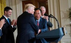 富士康股价疯狂下跌，苹果＂翻脸＂砍掉订单？网友：难兄难弟