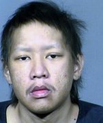 美国一快递员深夜送包裹被居民当成窃贼，离开时货车被扫射成蜂窝