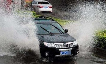 浙江偶遇暴雨，却安排这出戏，扯下新能源汽车的“神秘面纱”