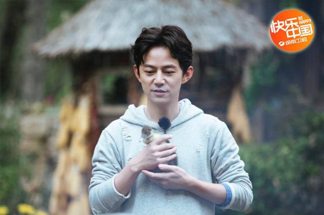 何炅“跳槽”到了京东？担任首席体验官，开启“向往的5G生活”