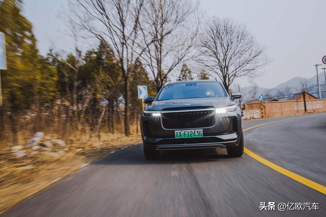 理想ONE：四块智能大屏，还能自动驾驶的“燃油电动车”怎么样？
