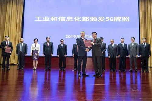 不止是快！千里隔空做手术，顺手捧出叉车网红……信息量太大