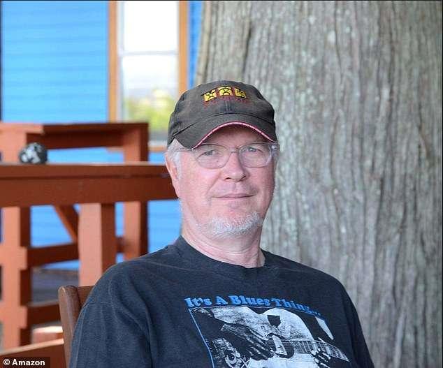 700万年薪不要，亚马逊副总裁抗议辞退举报人，说公司是“鸡粪”