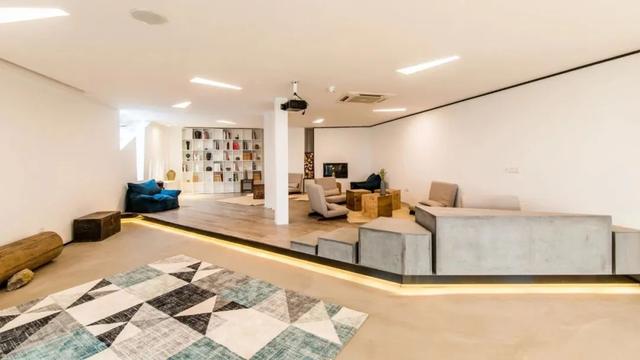 那些从阿里辞职去开民宿的人，后来都怎么样了？