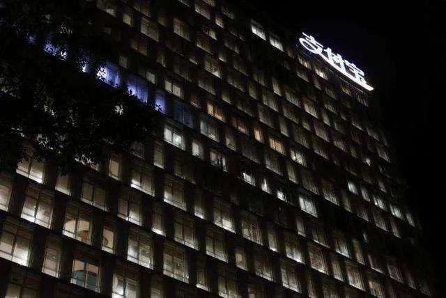 那些从阿里辞职去开民宿的人，后来都怎么样了？