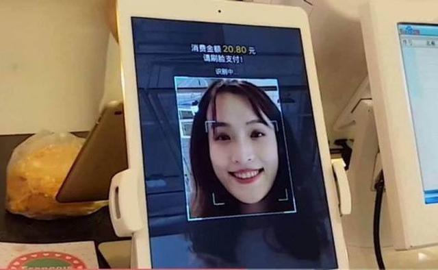 “刷脸支付”可以被破解? 用马云照片刷脸后, 屏幕却弹出四个大字
