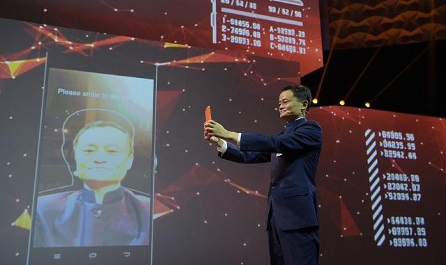“刷脸支付”可以被破解? 用马云照片刷脸后, 屏幕却弹出四个大字