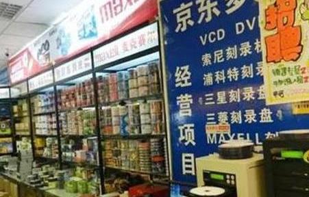 追随刘强东18年的京东01号员工，如今过的怎样？与阿里18罗汉比呢