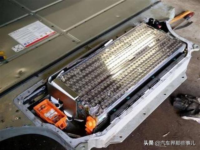 拆开一辆特斯拉，看到7000多节“5号电池”？这就是几百万的车？