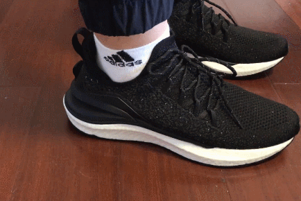 小米负重前行！高压之下匠心打造百元跑鞋，米粉：yeezy压箱底了