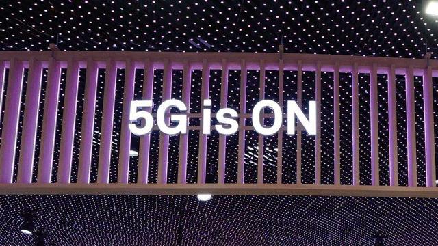 报应来了！为”讨好”美国拒绝华为，倒贴14亿解除合同