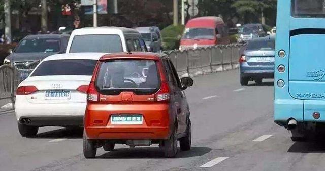 五菱推纯电动，售价不到3万，每分钟卖出1.2台，自称人民的代步车