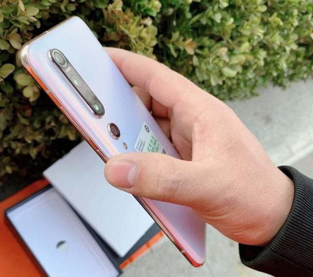 不懂行先看内存+运存，略懂行会看摄像头+处理器？内行人却这样说